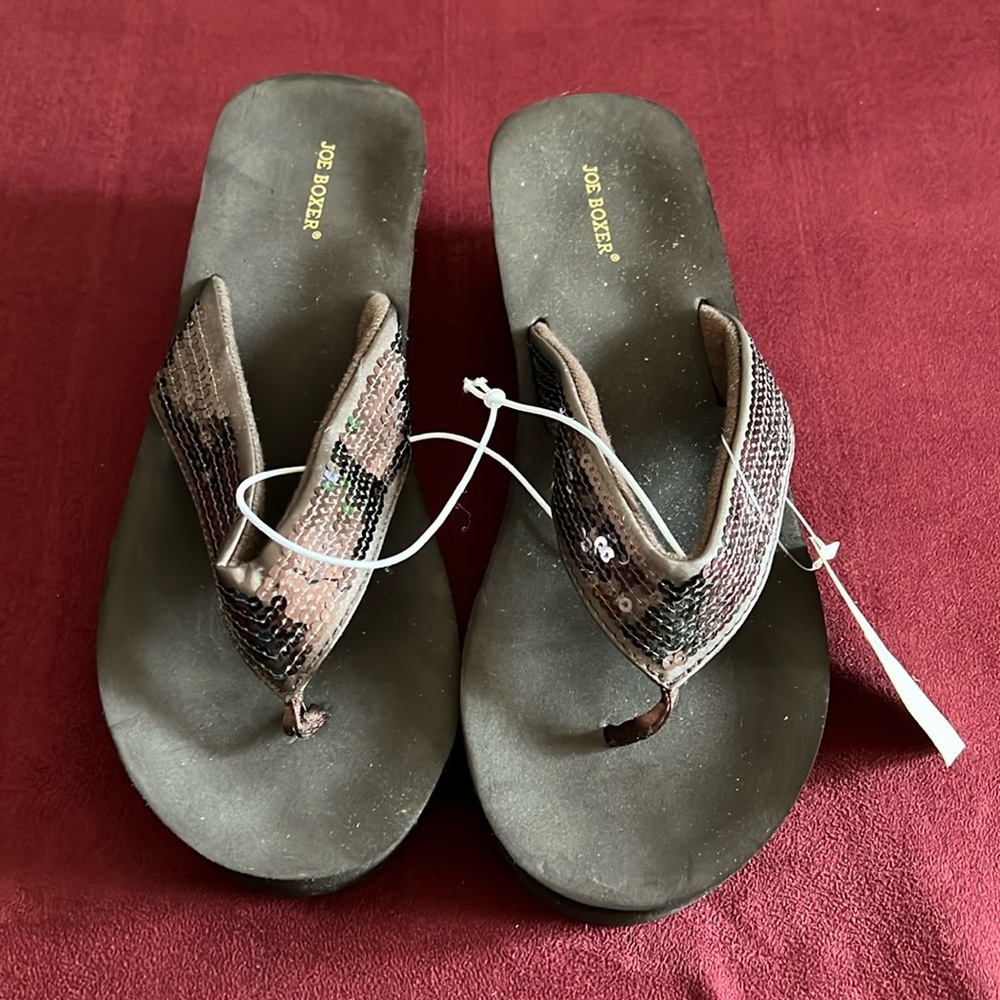 NWT brown sequins Joe Boxer thong sandals (size 7-8)